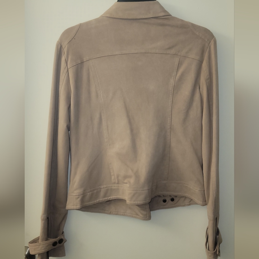 Beautiful jacket😍 - Picture 2 of 3